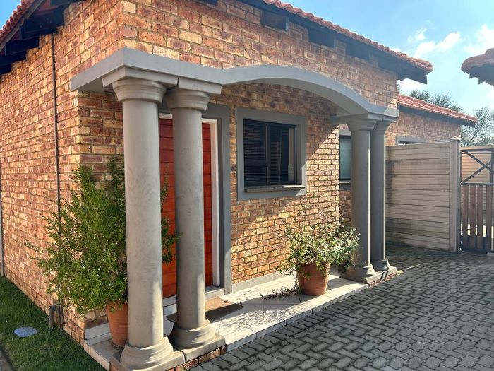 Property #2487707, Townhouse For Sale in Riversdale