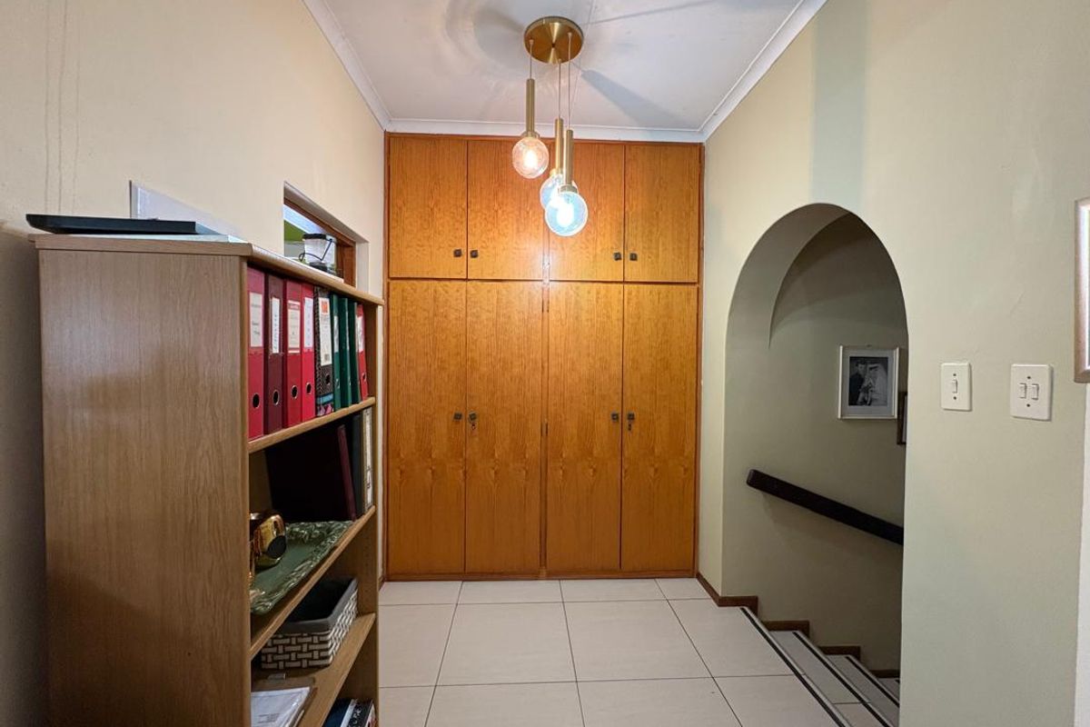 Large Plot - 3 Bedroom House - Plus Flat - Space - Garden & Pool - Photo 5