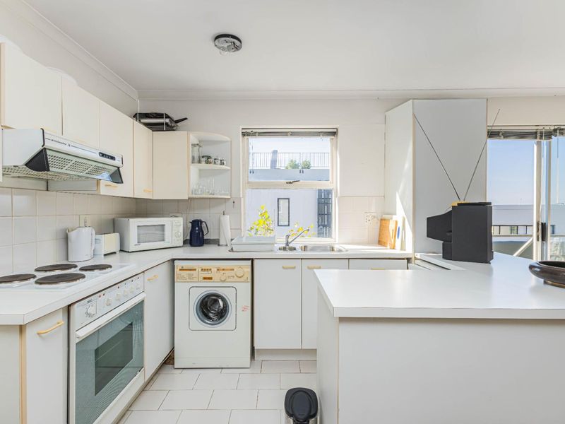 Investor Alert: Airbnb-Friendly Pad in Trendy De Waterkant - Photo 2