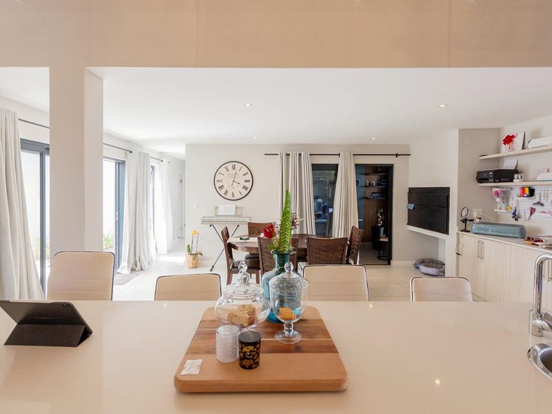 3-Bedroom House in Prestige Langebaan Country Estate - Photo 5