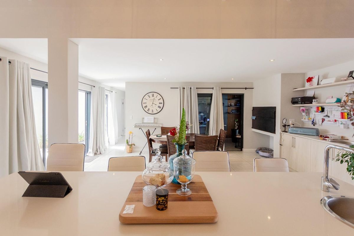3-Bedroom House in Prestige Langebaan Country Estate - Photo 5