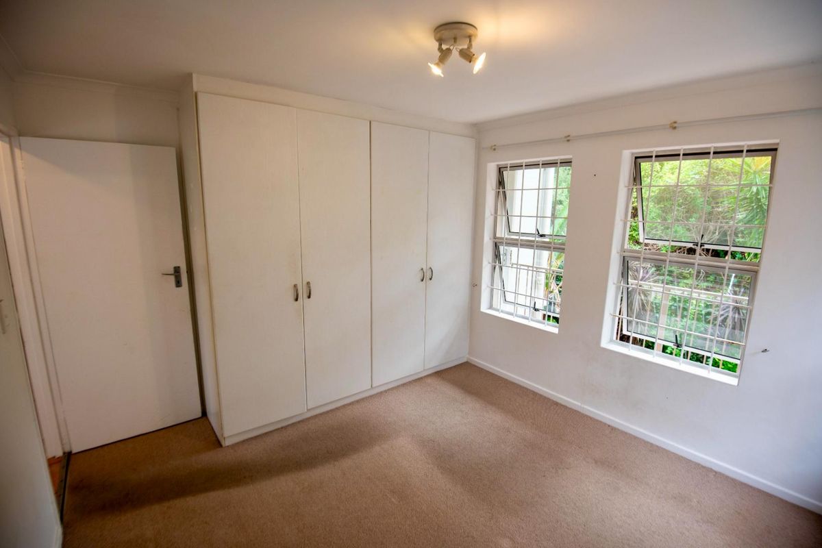 2-Bedroom Apartment in Leeuwendal Complex - Photo 3