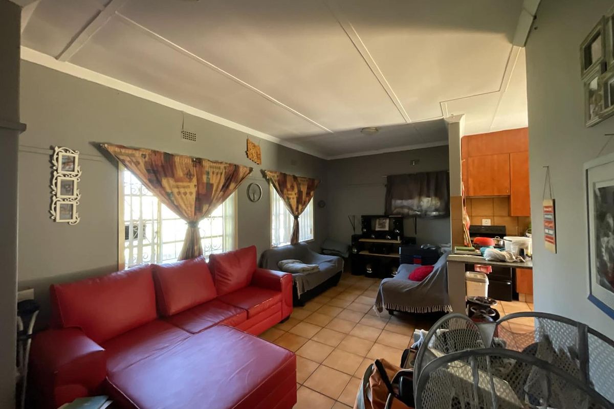 Family Home With 1 Bedroom Garden Cottage - Photo 4