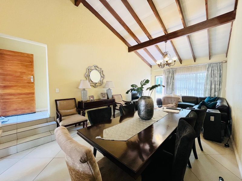 Modern 3 Bed townhouse in the most sought-after complex- Houndstooth - Photo 9