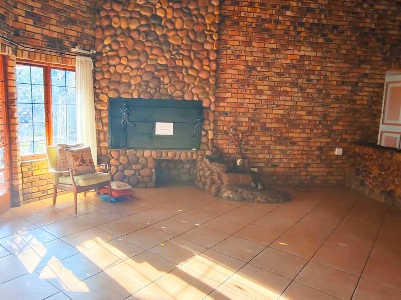 Two Homes, Wild Garden & Entertainment Area—Perfect Investment - Photo 10
