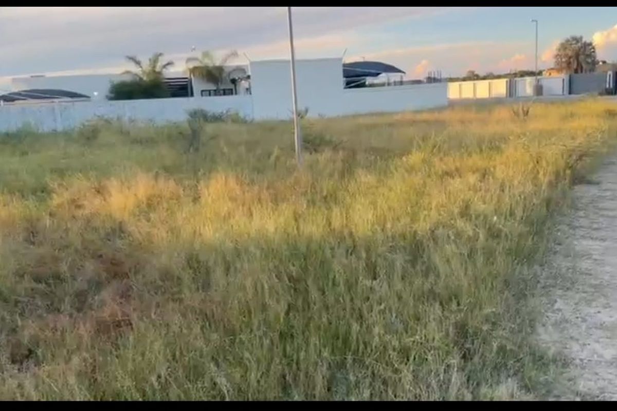 PLOT AND PLAN FOR SALE - Photo 4