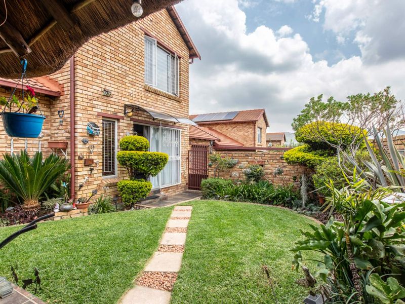 Charming Duplex with Modern Comforts in Pristine Condition - Photo 5