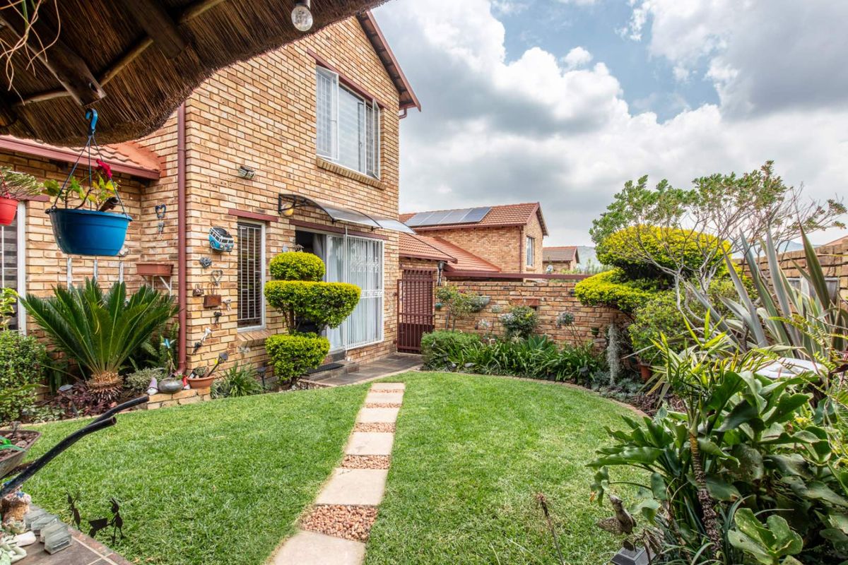 Charming Duplex with Modern Comforts in Pristine Condition - Photo 5