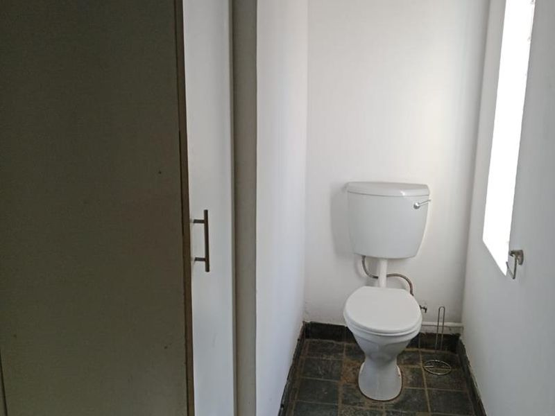 Thatch garden cottage to rent on plot - Photo 8