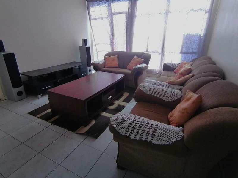 Ideal for first time buyers, young couples and/or a small family. - Photo 3