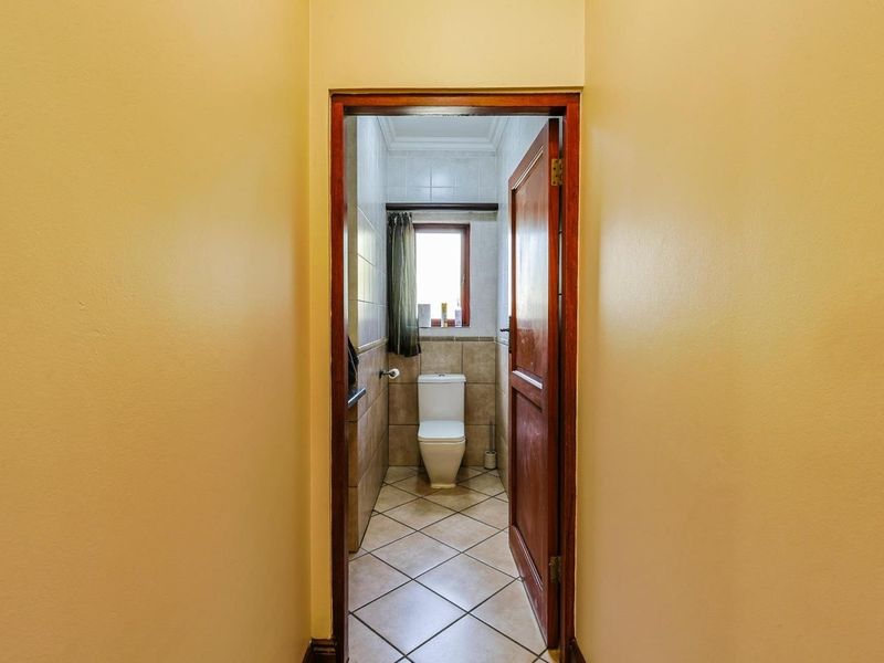 Stunning Fully Furnished Family Home in Silver Lakes Golf and Wildlife Estate – For Rent! - Photo 10