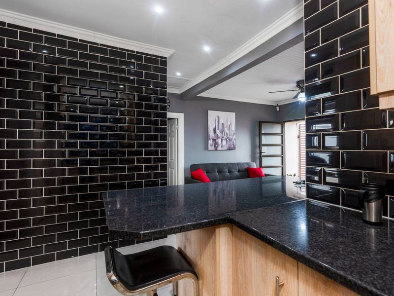 4 bedroom house availabile in Steenberg - Photo 10