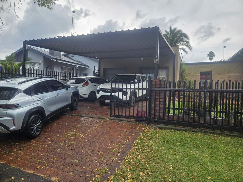 Spacious Family Haven with Flatlet, Skyline Views & No Loadshedding - Photo 2