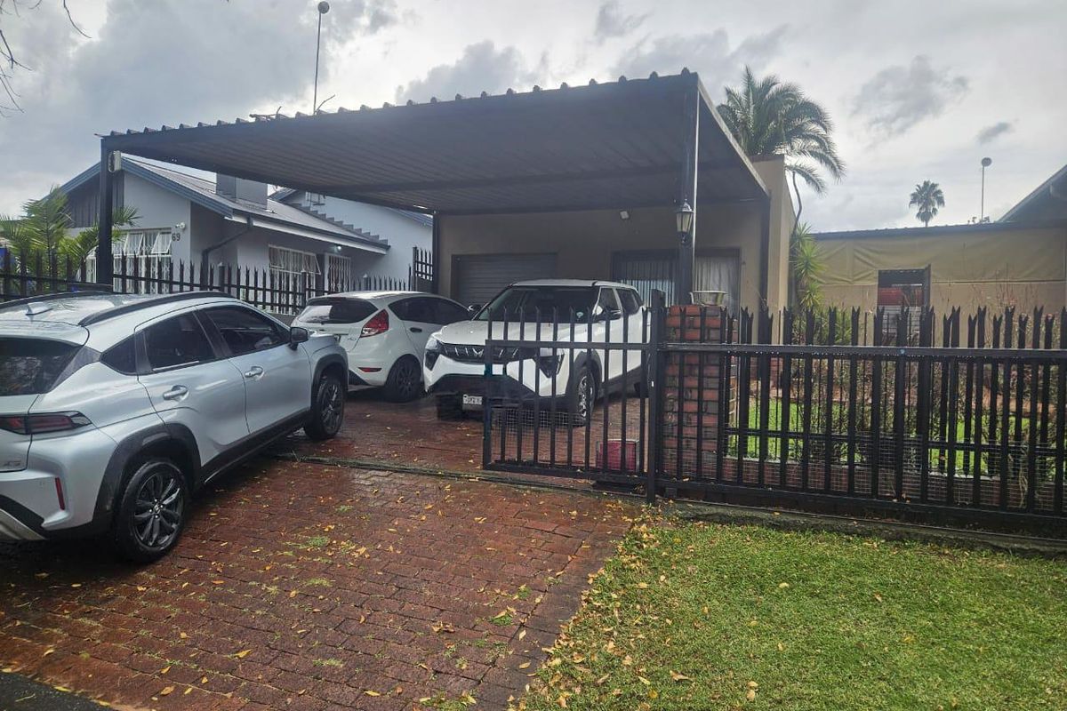 Spacious Family Haven with Flatlet, Skyline Views & No Loadshedding - Photo 2