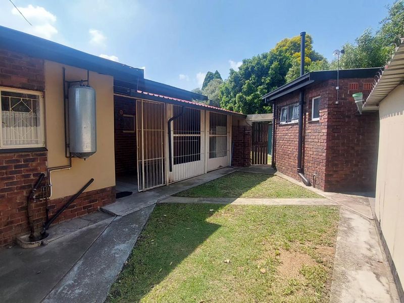 Your Dream Home Awaits: Comfort, Style & Safety! - Photo 6