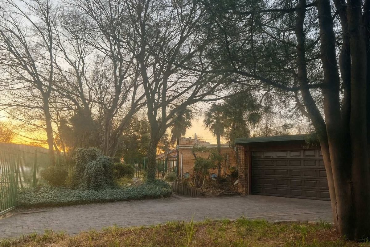 Spacious Family Home with Excellent Features and Prime Location - Photo 2