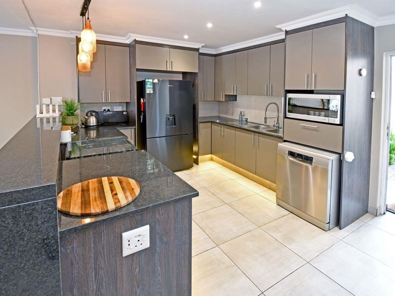 Tranquil Waterfront-Front Living in Secure Leisure Bay Estate - Photo 3