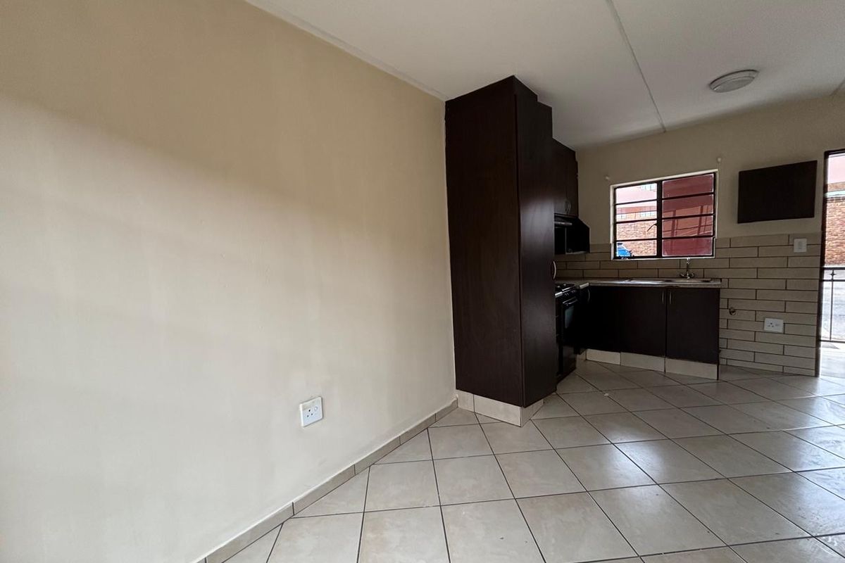 1 Bedroom Apartment for sale in Kempton Park - Photo 5