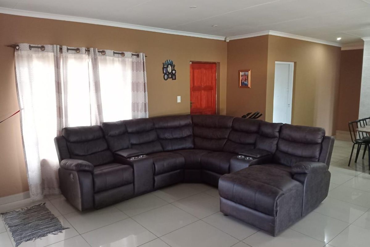 Step into a beautifully maintained and thoughtfully designed 4-bedroom home that offers the perfect blend of comfort, space, and modern convenience. - Photo 4