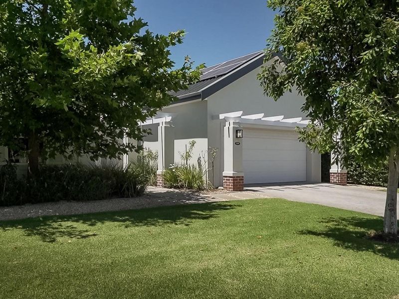 Modern Three-Bedroom Family Home in a Serene Setting Available for Rent in Val de Vie Estate - Photo 9