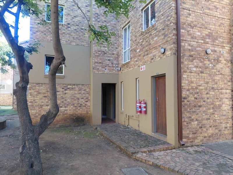 SOUGHT AFTER AND SECURE! - Photo 2