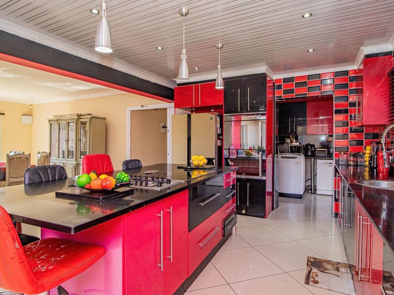 Stunning Family Home with a Flatlet - Photo 8