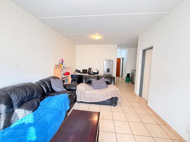 Bright, Modern 2-Bedroom Home in Prime Location! - Photo 8