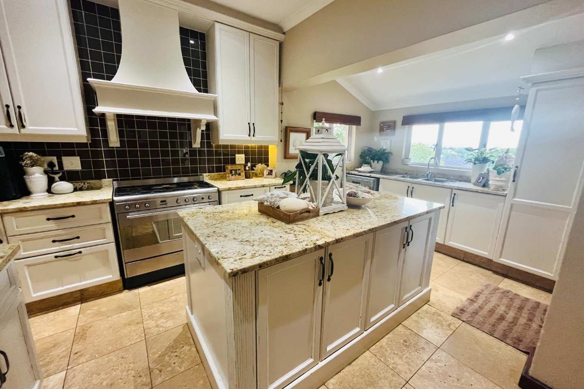 Hendra - Spacious 3-Bedroom Home with Pool, Garden & Home Office - Photo 5