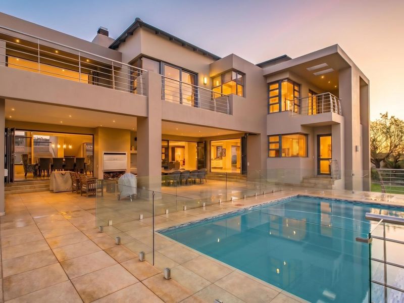 Luxurious Eco-Friendly Estate with Unparalleled Features - Photo 7