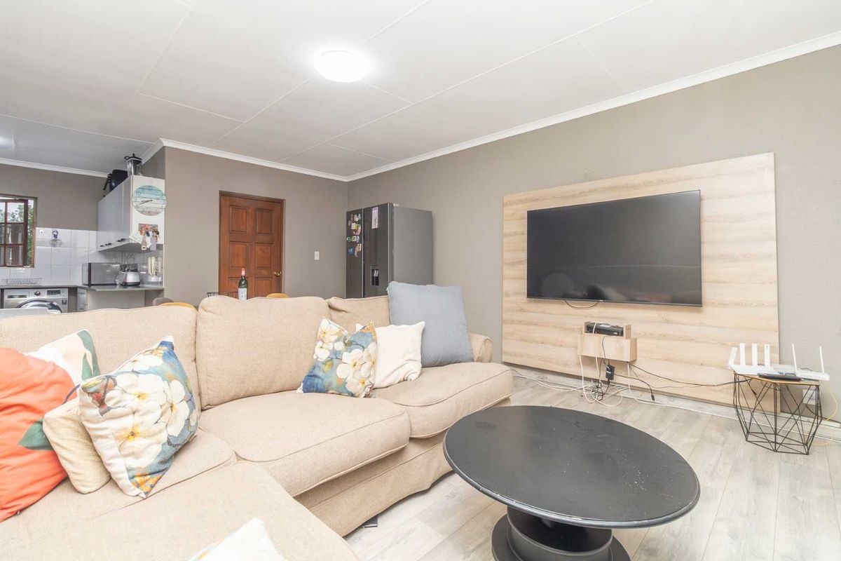 *where luxury and style compliment health and outdoor living* - Photo 2