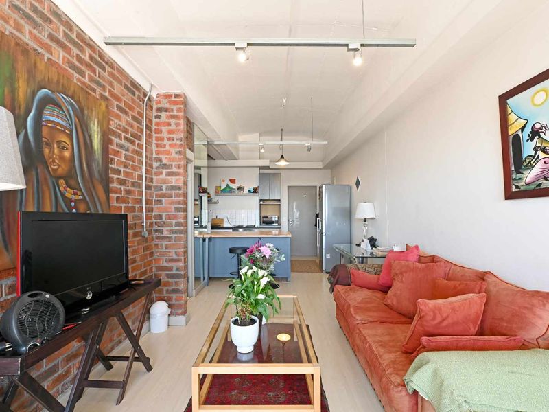 Apartment with Views and Strong Investment Appeal in Upper East Side - Photo 4