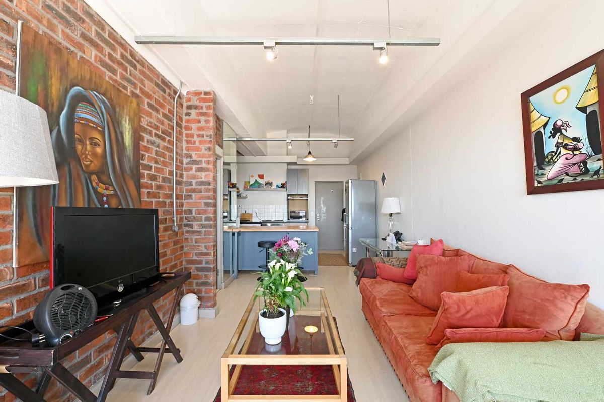 Apartment with Views and Strong Investment Appeal in Upper East Side - Photo 4