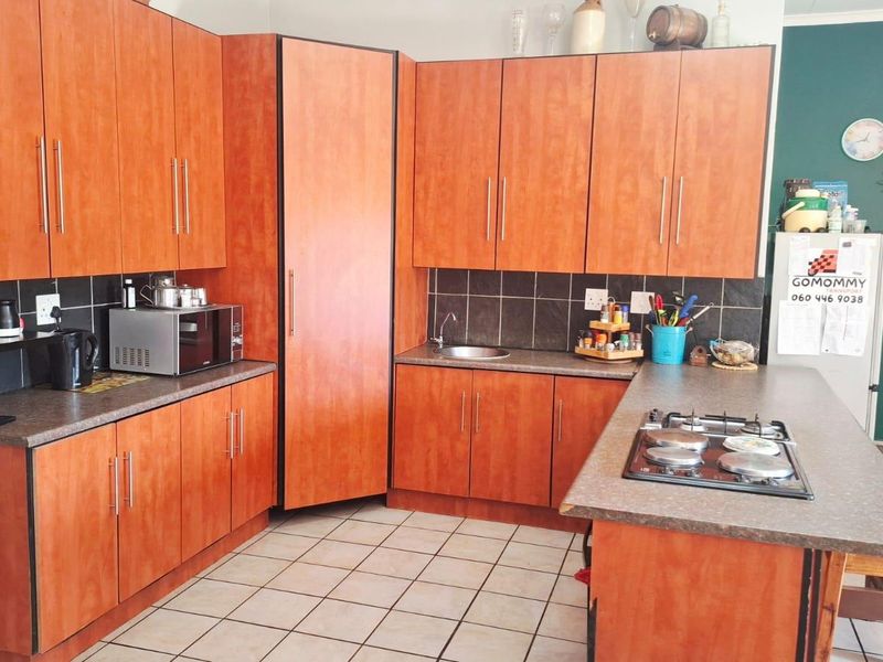 Spacious, Secure & Ready to Welcome You Home - Photo 5