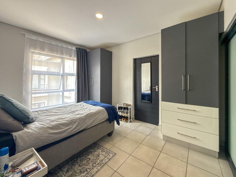 Modern City Gem | Perfect Starter, Stylish Living, Prime Location - Photo 6