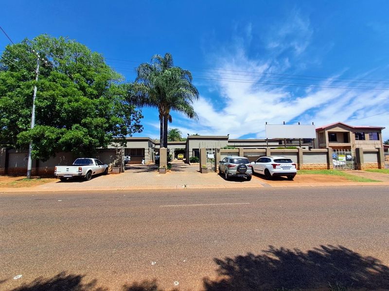 Integrated Living and Business on Zambezi Drive - Photo 2