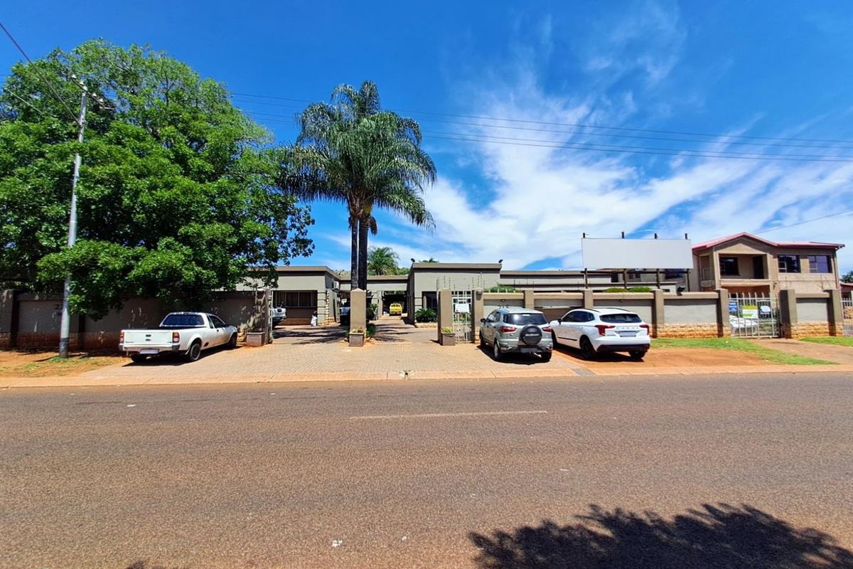 Integrated Living and Business on Zambezi Drive - Photo 2