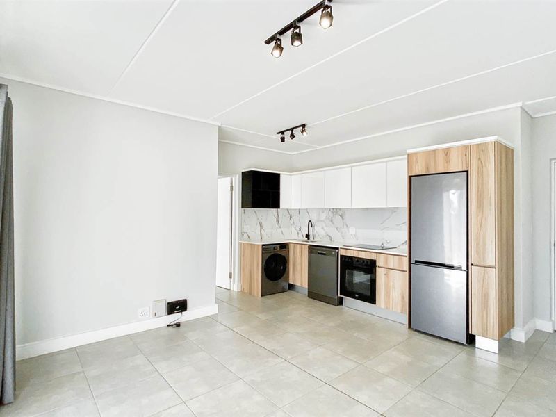Luxury one bedroom apartment for sale in Waterfall - Photo 7
