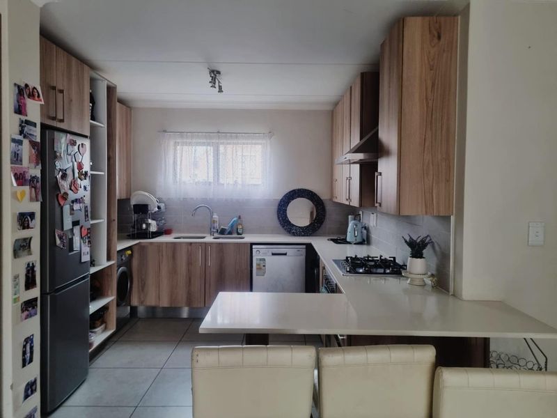 Modern 2-Bed Ground Floor Apartment with Private Garden — Prime Location Near Irene Mall - Photo 5