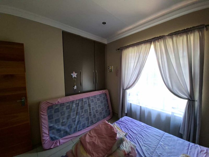 3 Bedroom Home For Sale - Photo 9