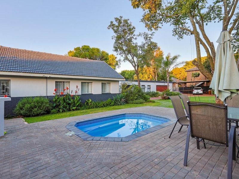 Spacious family home nestled in Lynnwood Glen. - Photo 2