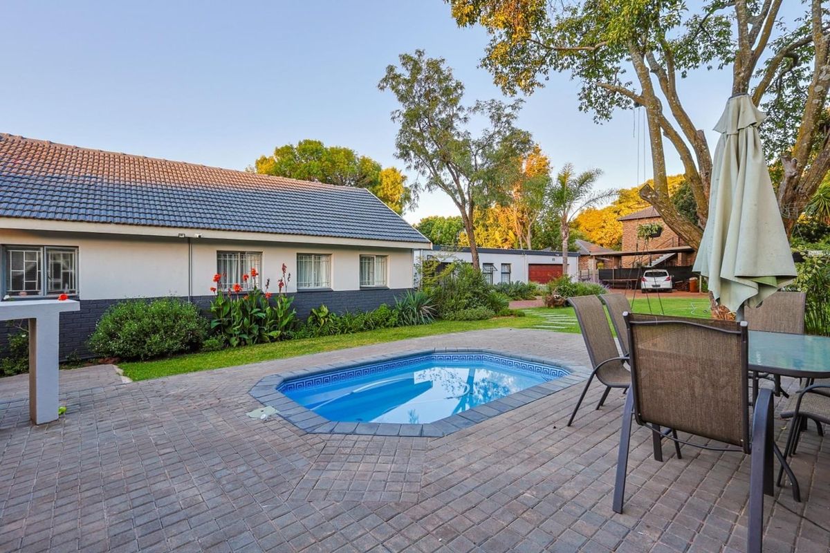 Spacious family home nestled in Lynnwood Glen. - Photo 2