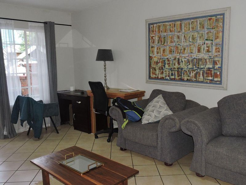2-bedroom townhouse simplex ground floor unit - Photo 9