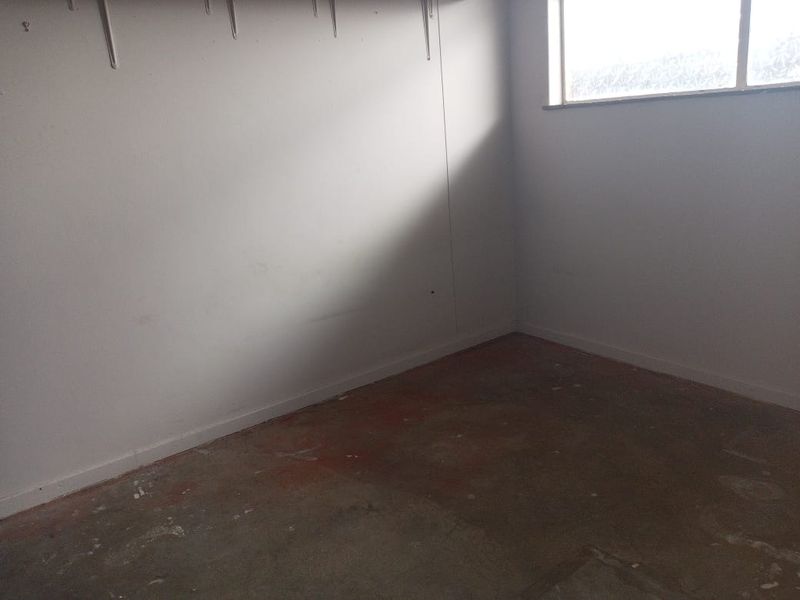 Lovely 3.5 Bedroom Apartment for Sale in Sunnyside - Photo 2