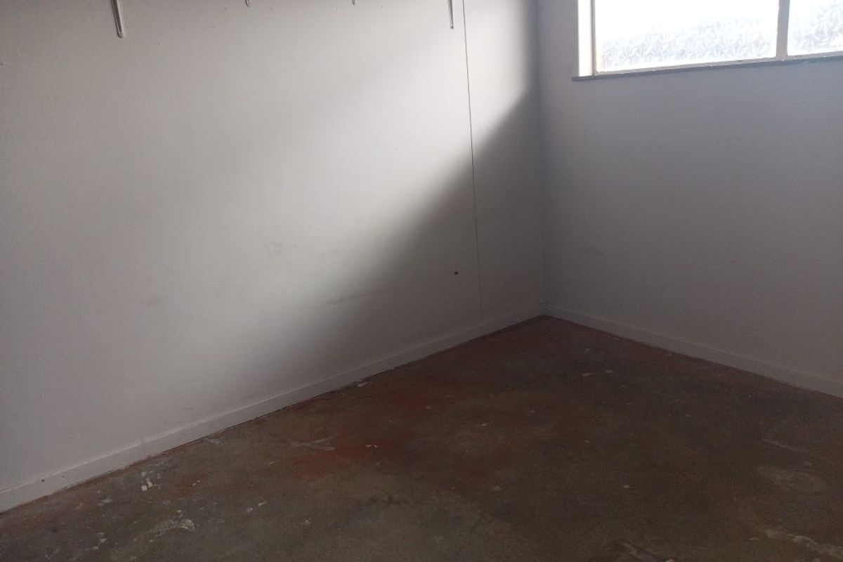 Lovely 3.5 Bedroom Apartment for Sale in Sunnyside - Photo 2