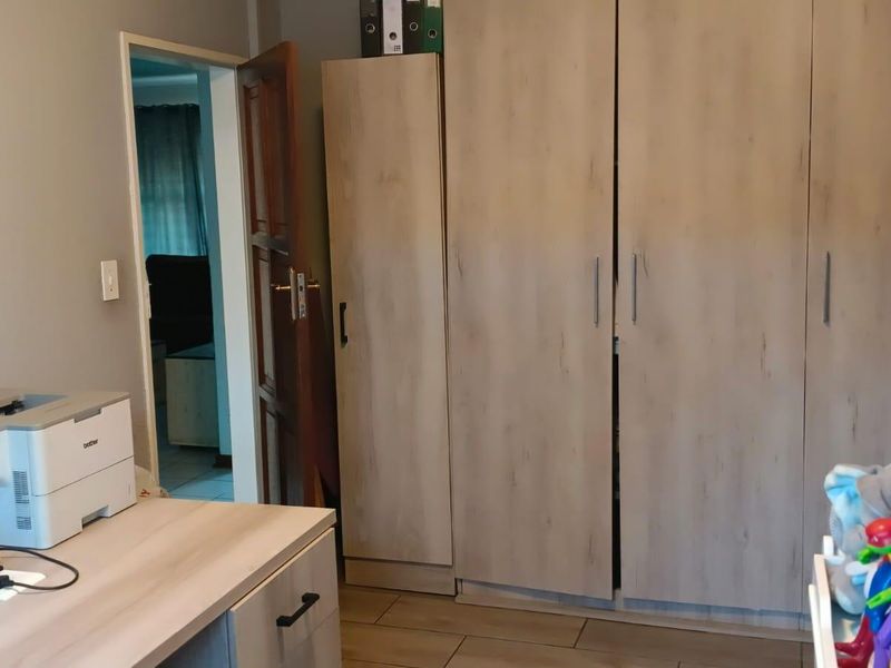 Discover Comfort & Style in This Lovely Facebrick Unit - Photo 8