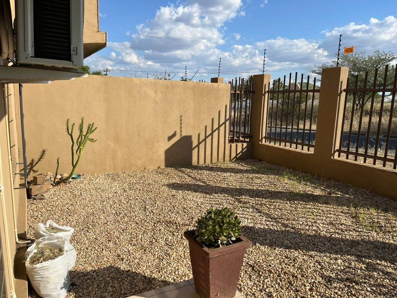 City View! One Bedroom Apartment on the ground floor. - Photo 2