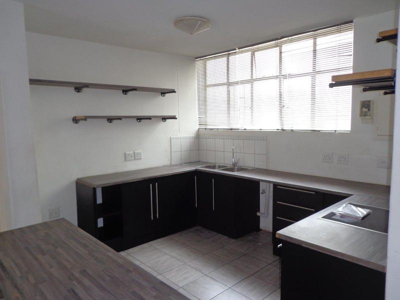 Perfect location. A step away from the Killarney Mall! - Photo 5