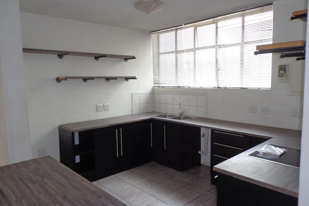 Perfect location. A step away from the Killarney Mall! - Photo 5