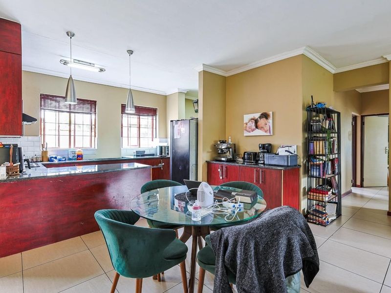 3 Bedroom, 2 Bathroom House for Sale - Photo 10