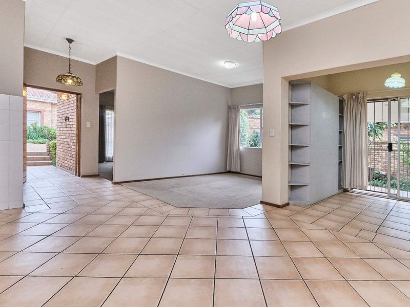 Secure Family Living in Sundowner - Photo 2